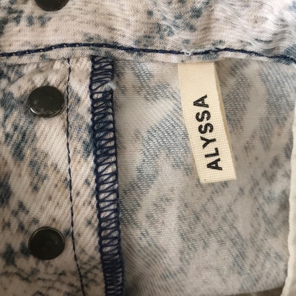 GRLFRND, Woman's Size 29 Alyssa Snake Skin Print Mini Skirt - Picture 9 of 10